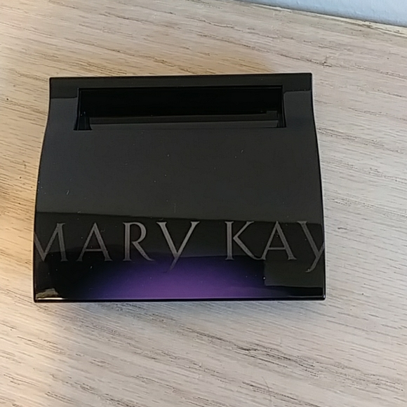 Mary Kay compact (empty) - Picture 3 of 5